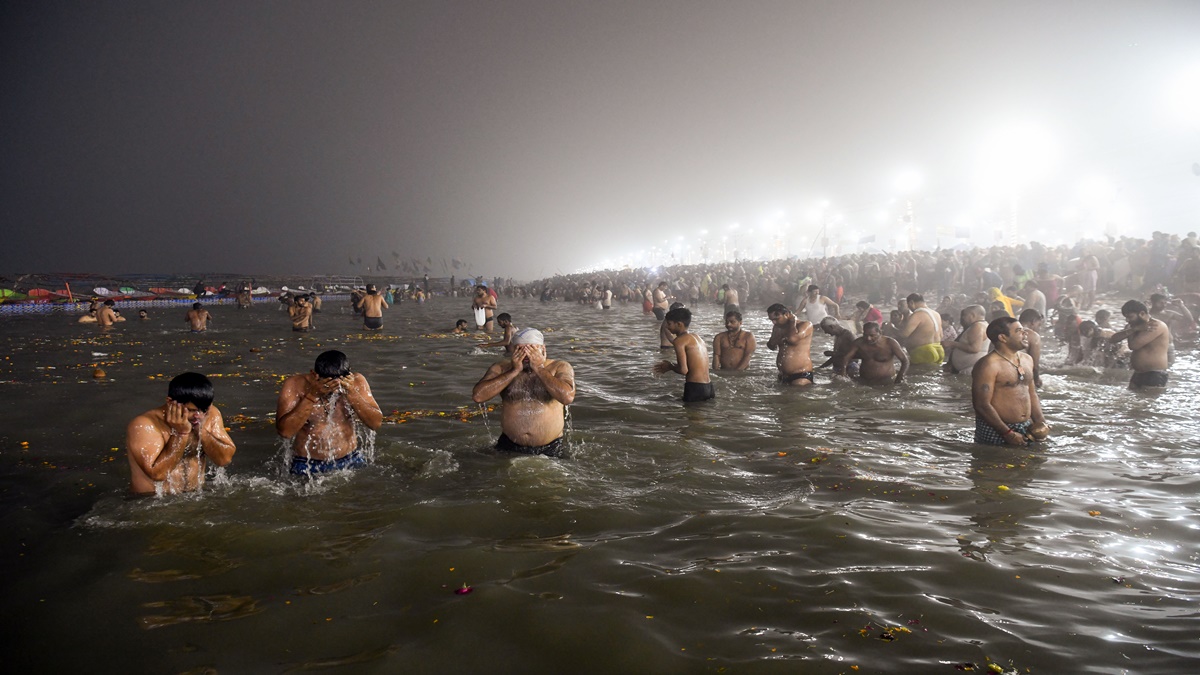 संगम में प्रथम ‘अमृत स्नान’ कर पुण्य अर्जित करने वाले सभी श्रद्धालुजनों का अभिनंदन : सीएम योगी