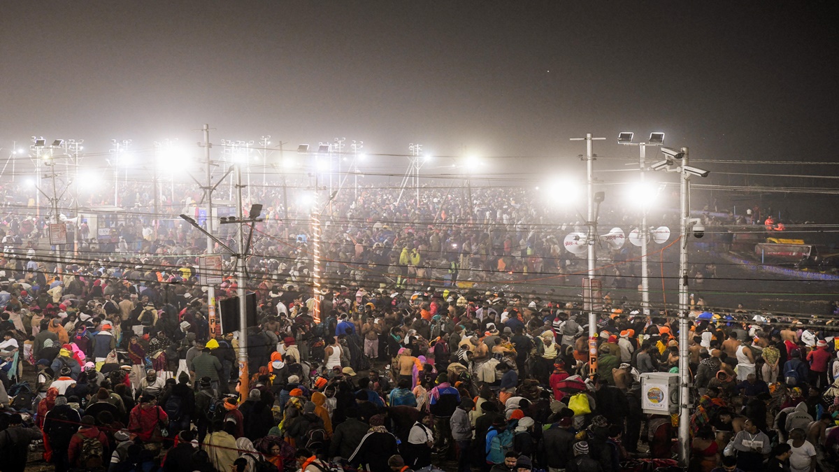 Maha Kumbh: Devotees take holy dip at Triveni Sangam on the fourth day