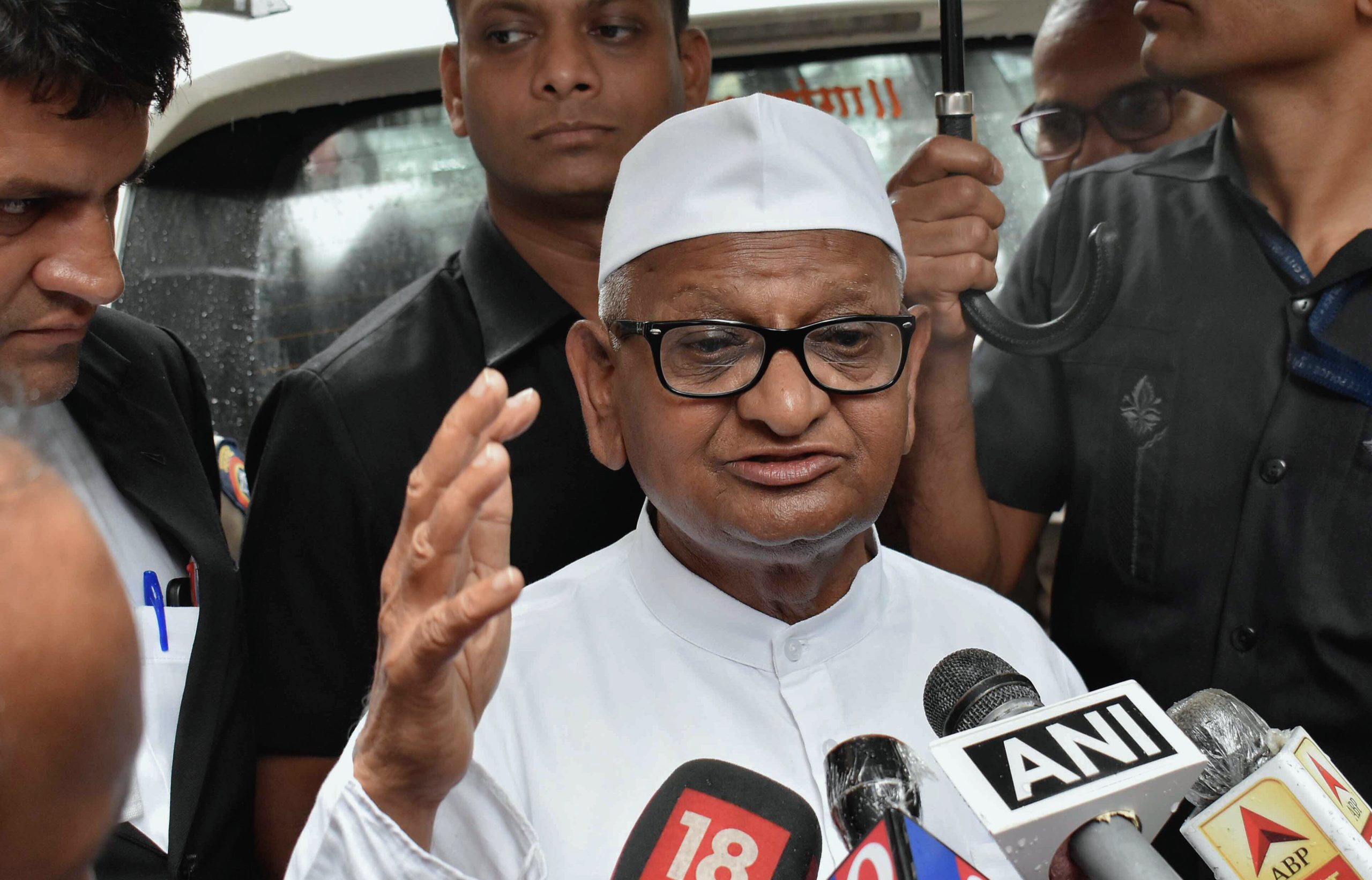 Kejriwal busy with power & money, does not think of country: Anna Hazare