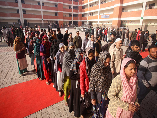 Delhi witnesses 46.55 % voter turnout till 3 pm