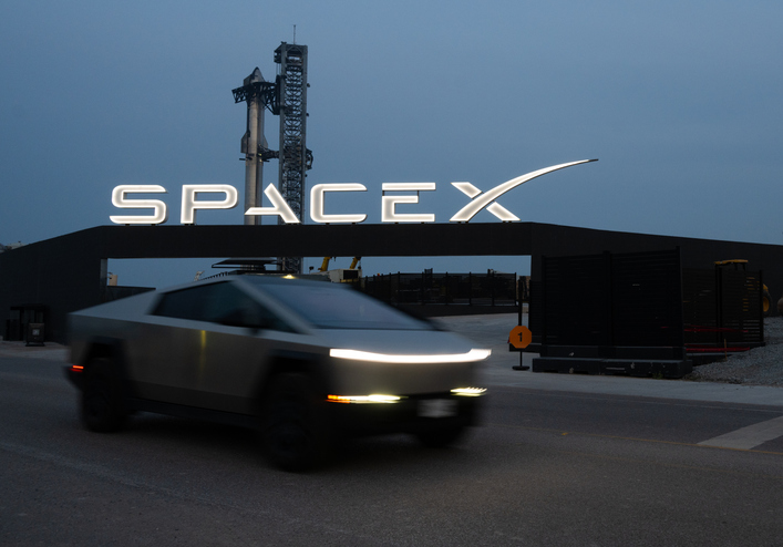 US says it will drop immigration case against SpaceX