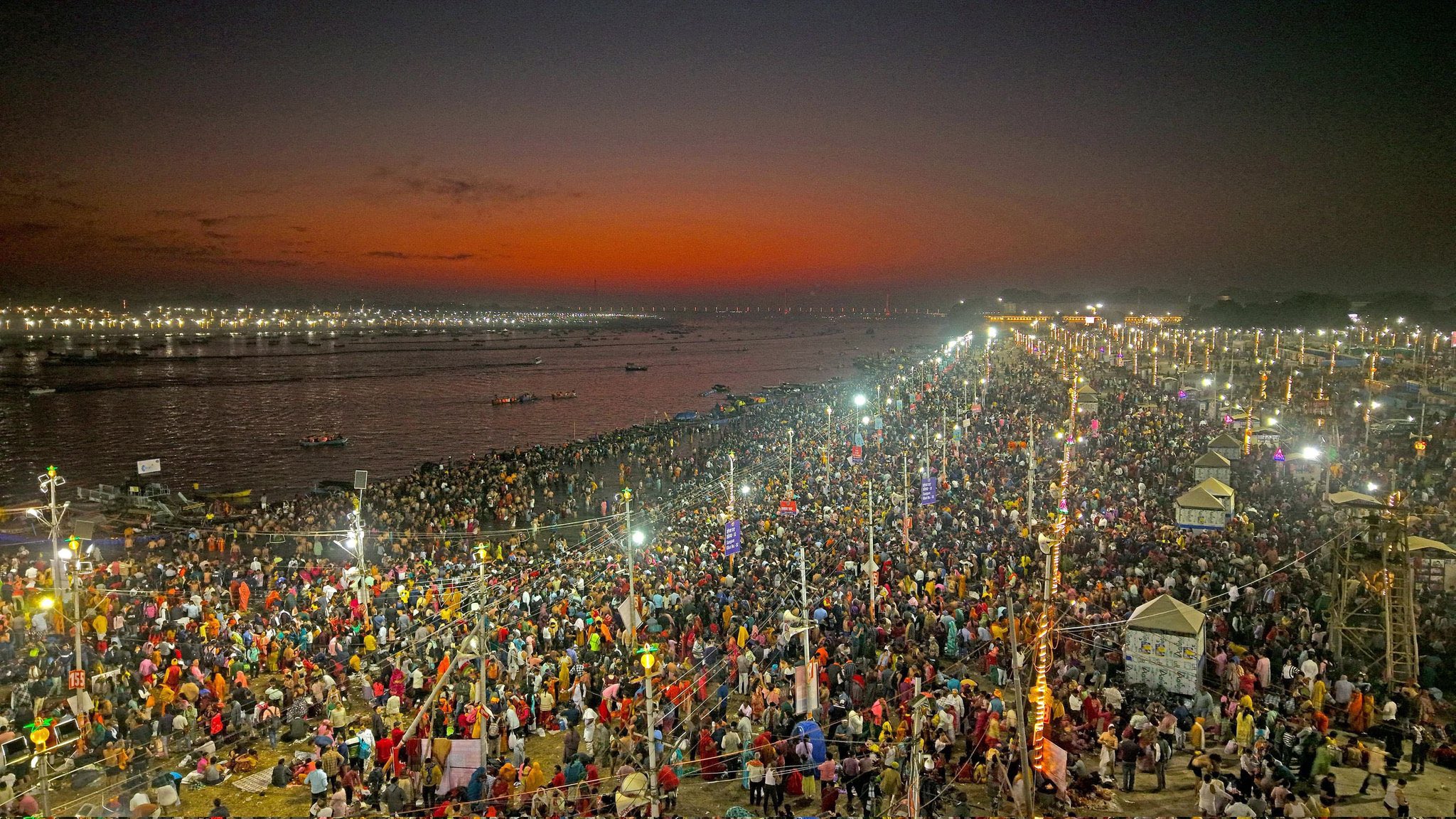 Maha Kumbh 2025: 300 सफाई कर्मियों ने पहला रिवर क्लीनिंग का बनाया रिकॉर्ड, गिनीज बुक ऑफ वर्ल्ड रिकॉर्ड्स में नाम दर्ज