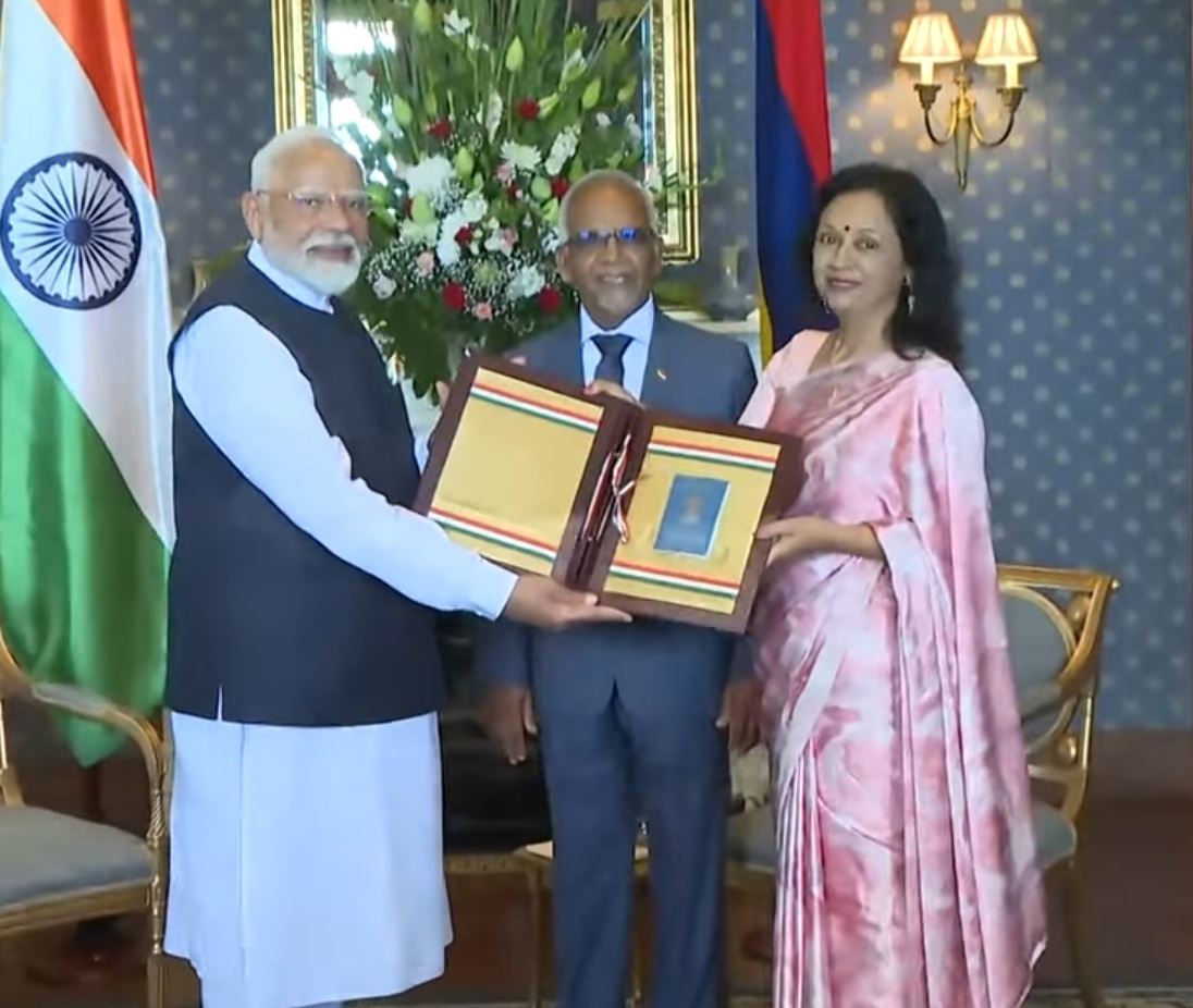 PM Modi hands over OCI cards to Mauritius President, First Lady