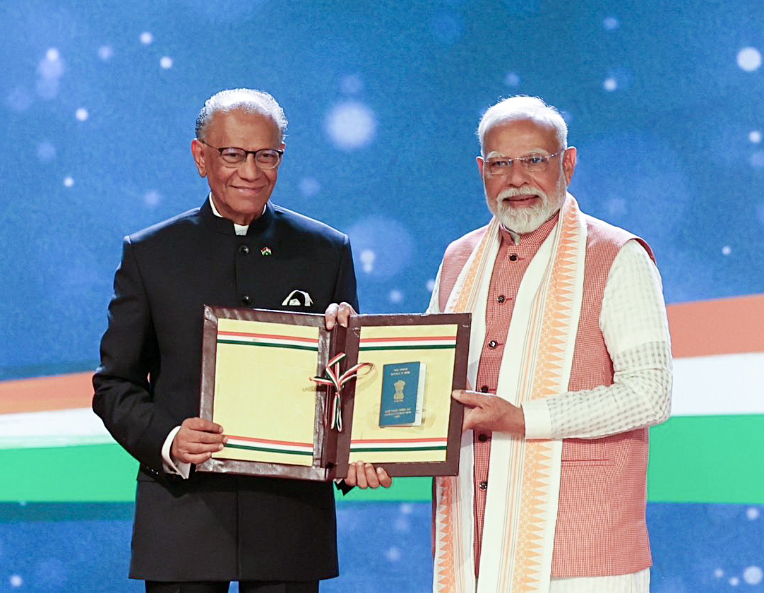 Mauritius MPs Mahend Gungapersad, Ajay Gunness hail PM Modi’s gesture of presenting OCI card to PM Ramgoolam