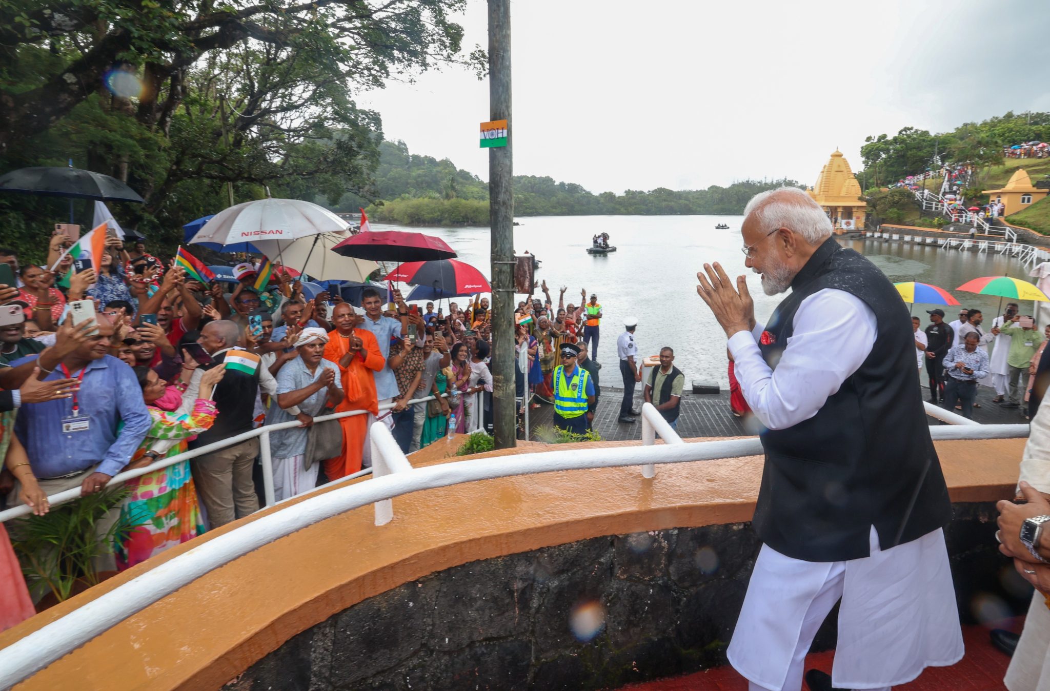 India connection! Mauritians thronged streets to catch glimpse of PM ...