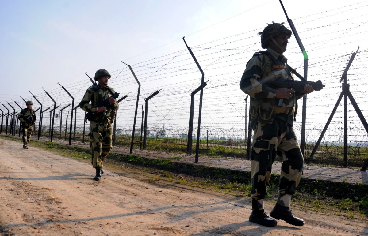 पहलगाम आतंकी हमले के बाद भारत के दंडात्मक कूटनीतिक उपायों से बिलबिलाया पाकिस्तान पहलगाम आतंकी हमले के बाद भारत के दंडात्मक कूटनीतिक उपायों से बिलबिलाया पाकिस्तान