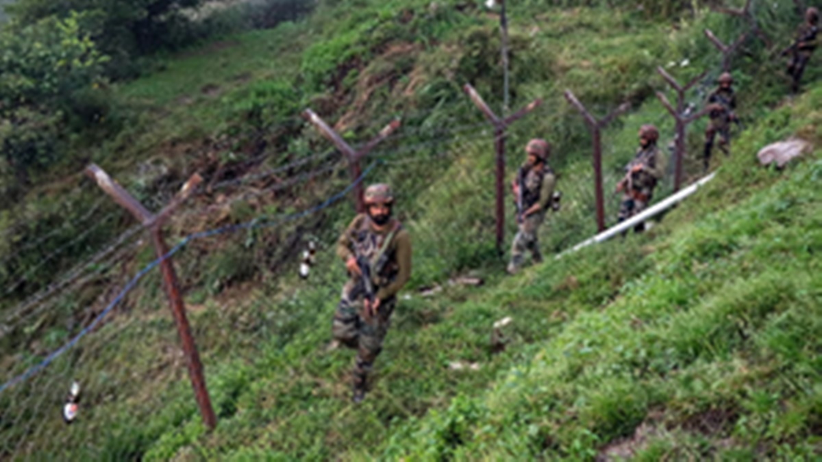 नियंत्रण रेखा पर पाकिस्तान ने की कुपवाड़ा, बारामुला में फायरिंग, सेना ने दिया त्वरित जवाब