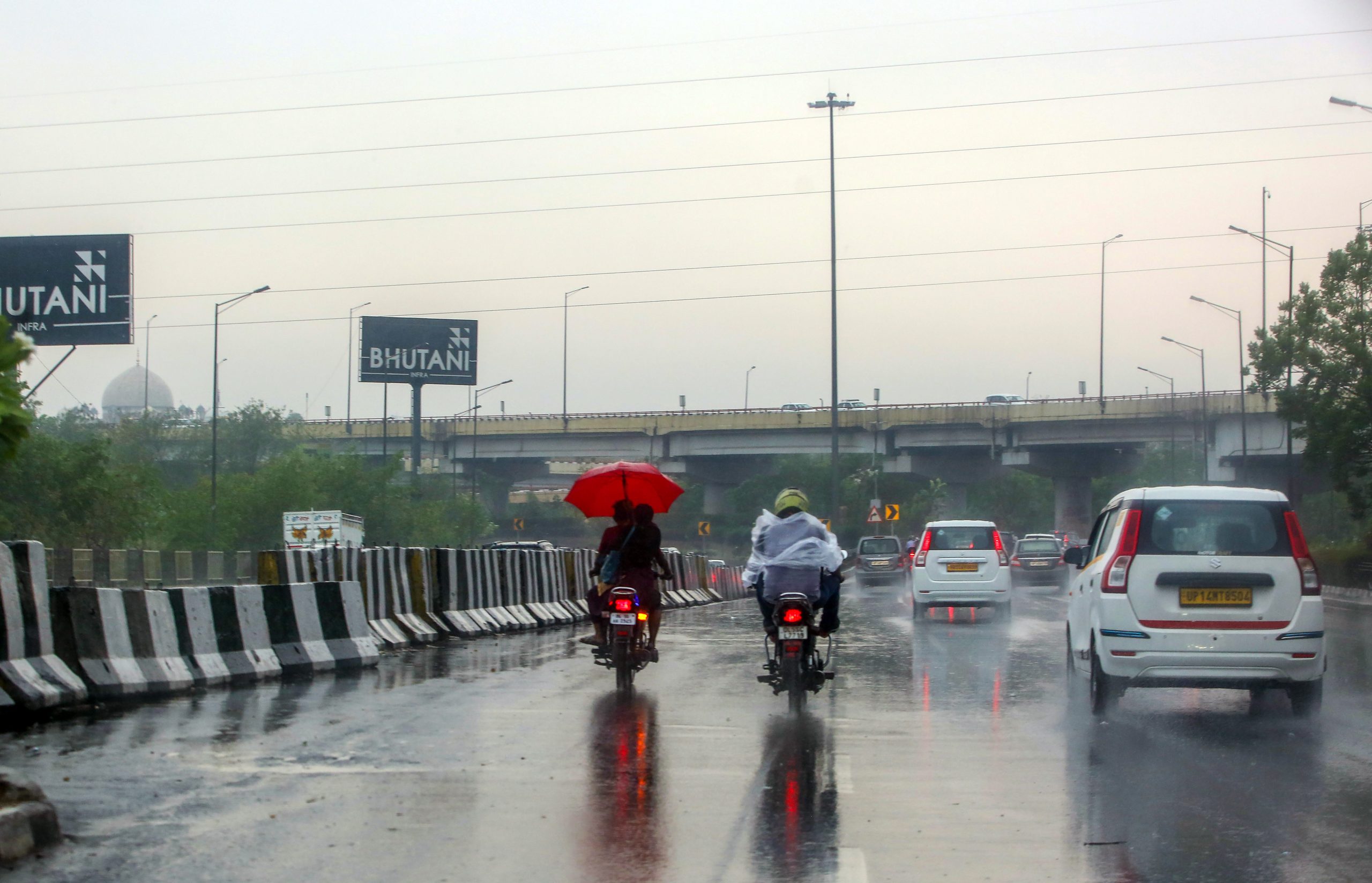 दिल्ली-एनसीआर में आंधी-तूफान का कहर, मौसम विभाग ने फिर दी चेतावनी