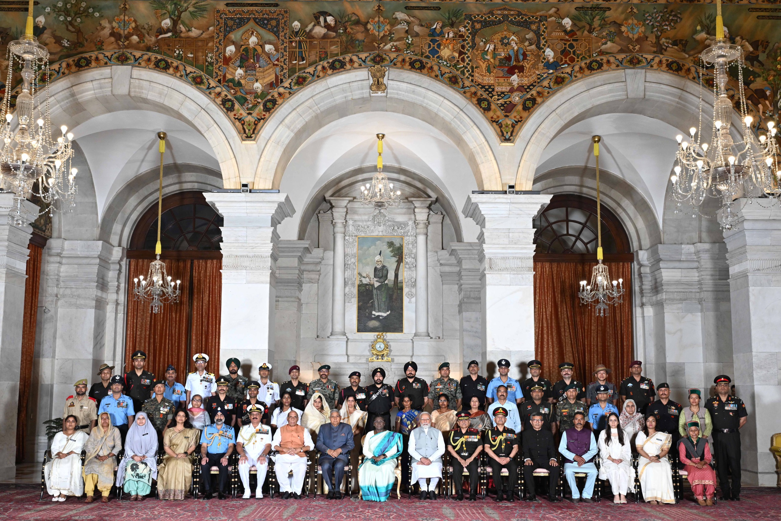 वीरता को सलाम: राष्ट्रपति द्रौपदी मुर्मु ने जवानों को कीर्ति और शौर्य चक्र से किया सम्मानित