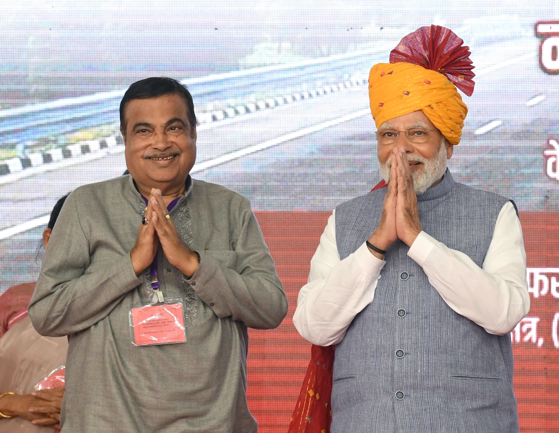 पीएम मोदी ने केंद्रीय मंत्री गडकरी को जन्मदिन की बधाई दी