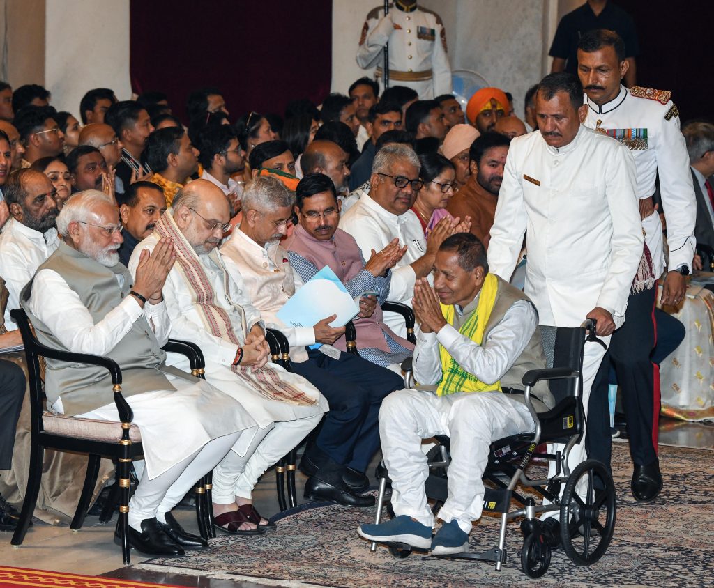 President Droupadi Murmu presents Padma Shri to Literary personality and eminent writer of Rajbangshi language Nagendranath Roy