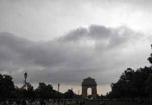 दिल्लीवासियों को मिल सकती है भीषण गर्मी से राहत, आईएमडी ने की बारिश और आंधी-तूफान की भविष्यवाणी