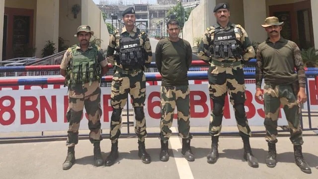 पाकिस्तानी हिरासत से 21 दिन बाद लौटे BSF जवान पूर्णम कुमार शॉ, परिवार में खुशी का माहौल