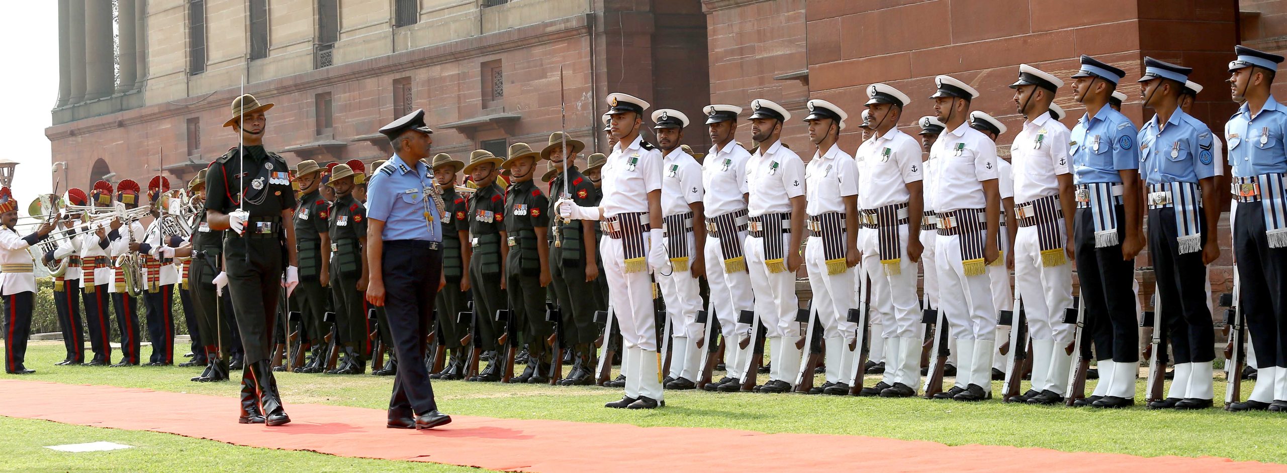 एयर मार्शल आशुतोष दीक्षित ने संभाला चीफ ऑफ इंटीग्रेटेड डिफेंस स्टाफ का कार्यभार