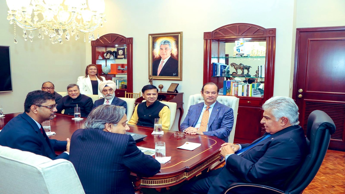 पनामा पहुंचा शशि थरूर का प्रतिनिधिमंडल, राष्ट्रपति से की मुलाकात, आतंकवाद के खिलाफ लड़ाई का किया समर्थन