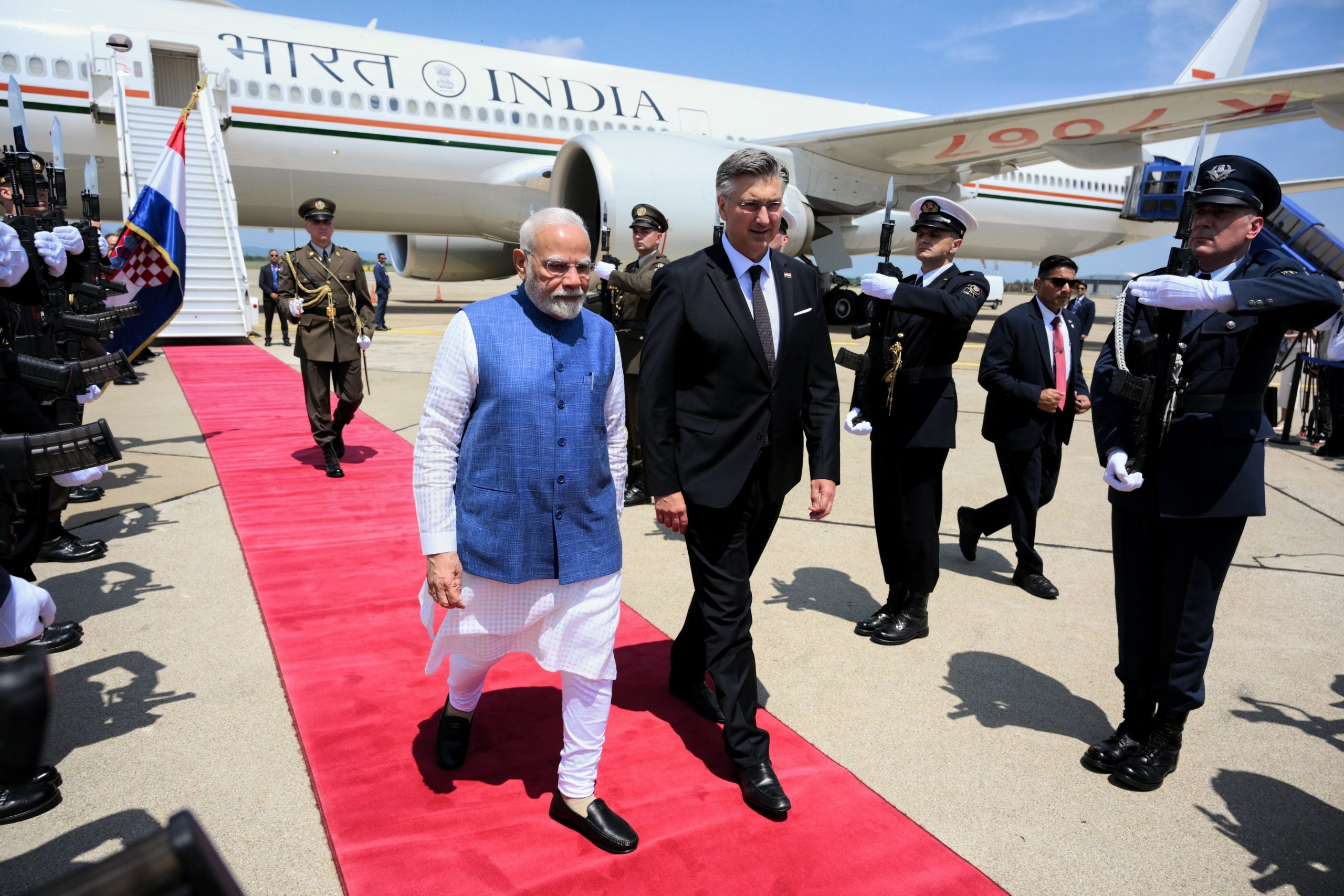 क्रोएशिया की राजधानी जाग्रेब पहुंचे पीएम मोदी, किसी भारतीय प्रधानमंत्री की पहली आधिकारिक यात्रा