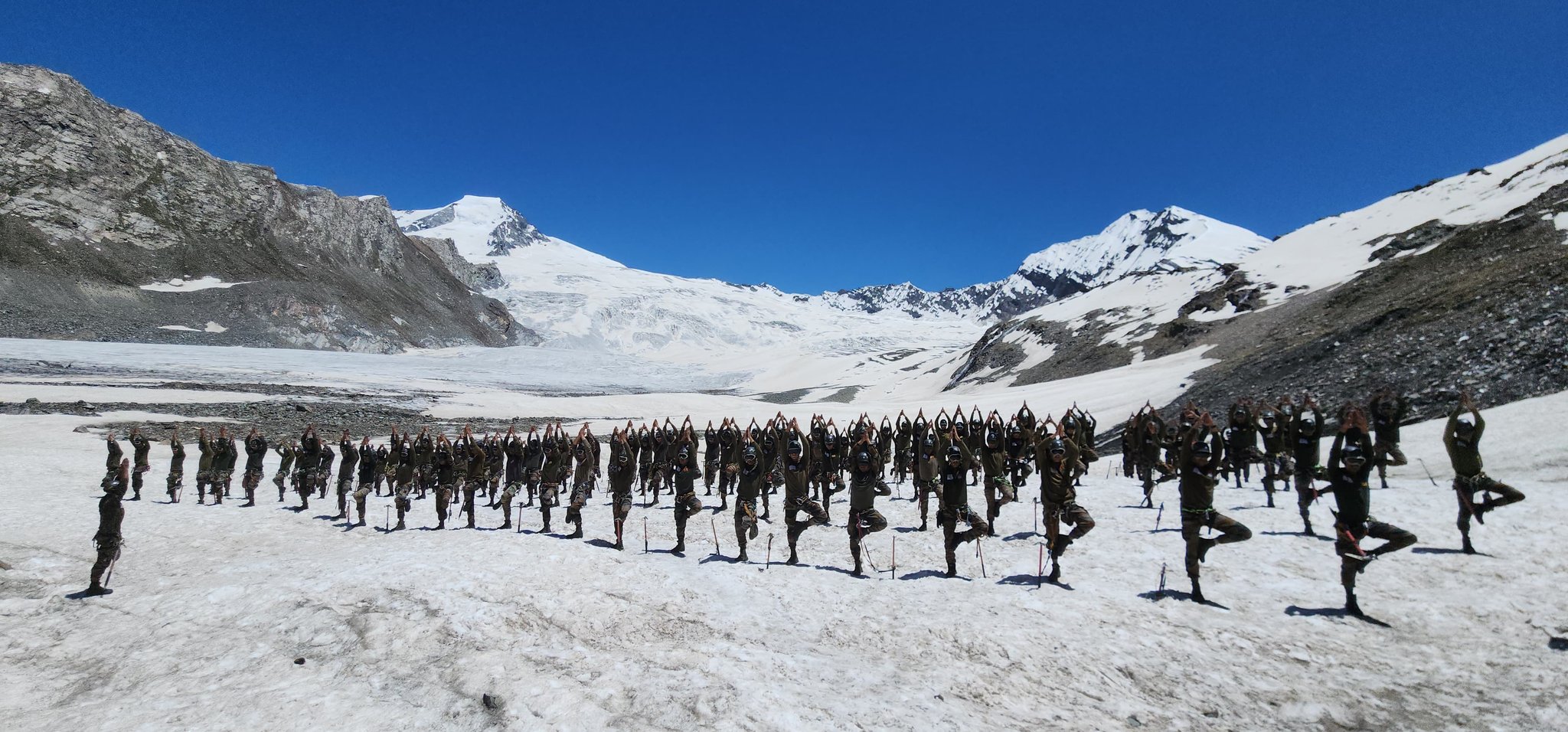 सियाचिन से लेकर विशाखापत्तनम तक भारतीय सेना ने मनाया अंतरराष्ट्रीय योग दिवस