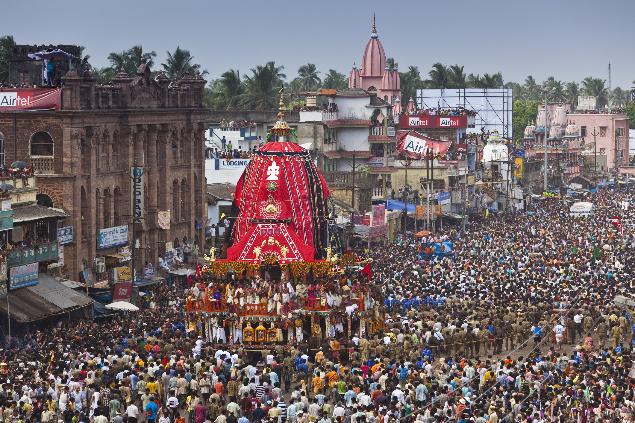 जगन्नाथ रथ यात्रा के लिए पुरी में लाखों श्रद्धालुओं की भीड़, सुरक्षा के कड़े प्रबंध