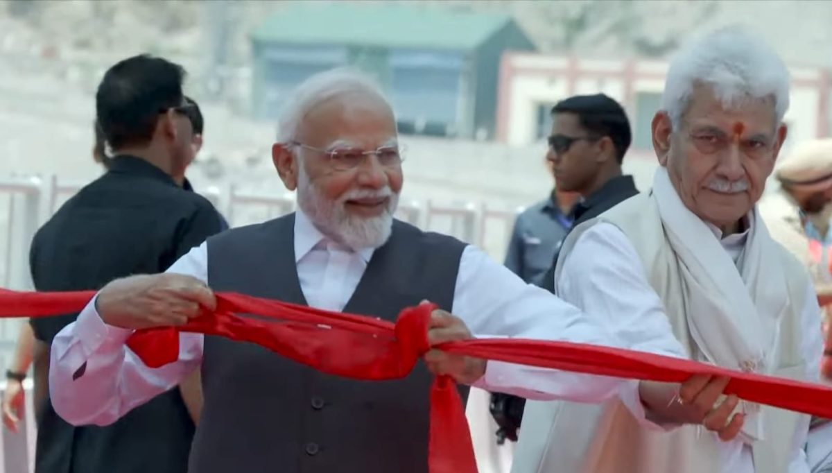 पीएम मोदी ने जम्मू-कश्मीर में चिनाब पुल का किया उद्घाटन, इंजीनियरों और श्रमिकों से की बातचीत पीएम मोदी ने जम्मू-कश्मीर में चिनाब पुल का किया उद्घाटन, इंजीनियरों और श्रमिकों से की बातचीत