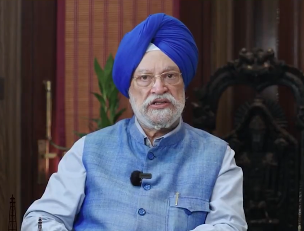 मध्य-पूर्व तनाव के बावजूद भारत में नहीं होगी ईंधन आपूर्ति की कमी : हरदीप पुरी मध्य-पूर्व तनाव के बावजूद भारत में नहीं होगी ईंधन आपूर्ति की कमी : हरदीप पुरी