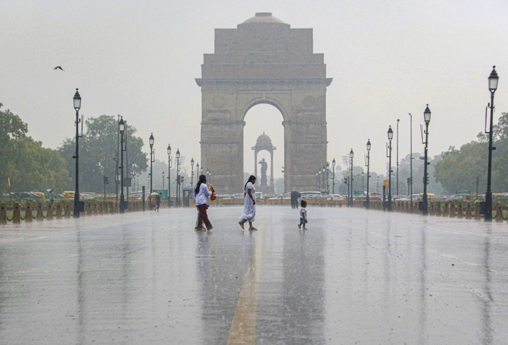 Rain hits New Delhi