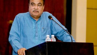 नितिन गडकरी ने शुरू की नई टोल तकनीक, बिना रुके होगा भुगतान