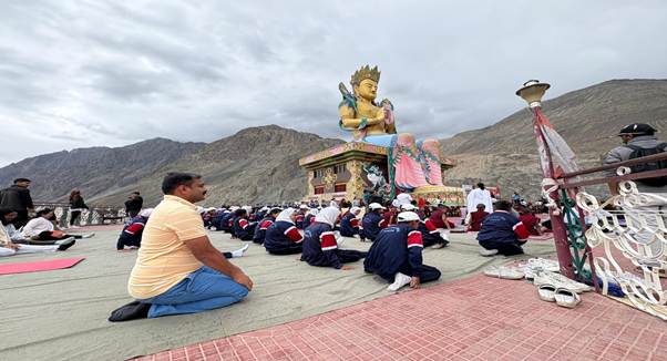 अंतर्राष्ट्रीय योग दिवस 2025: पूरे भारत में योग उत्सव की चल रही लहर