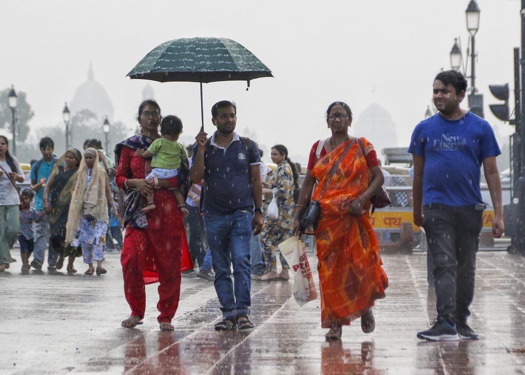 Rain hits New Delhi