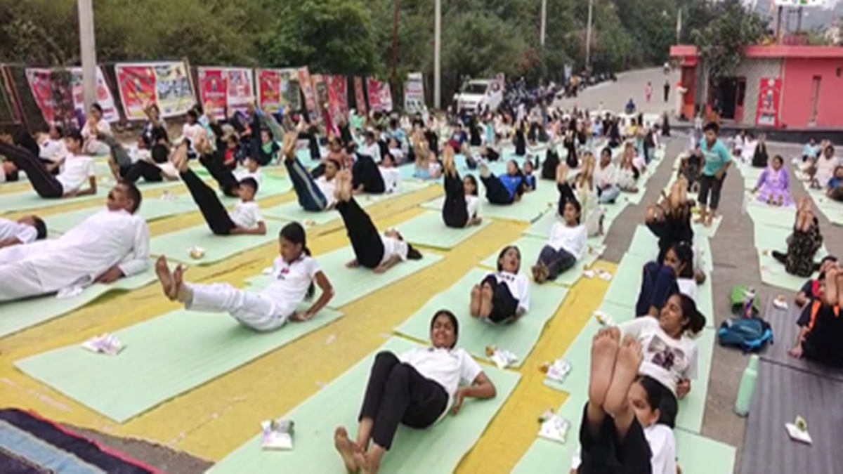 जम्मू से पंजाब तक लोगों में योग दिवस को लेकर उत्साह, बच्चे से बुजुर्ग तक की तैयारी पूरी