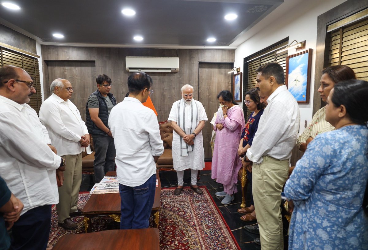 पीएम मोदी ने गुजरात के पूर्व मुख्यमंत्री विजय रूपाणी के निधन पर शोक व्यक्त किया पीएम मोदी ने गुजरात के पूर्व मुख्यमंत्री विजय रूपाणी के निधन पर शोक व्यक्त किया