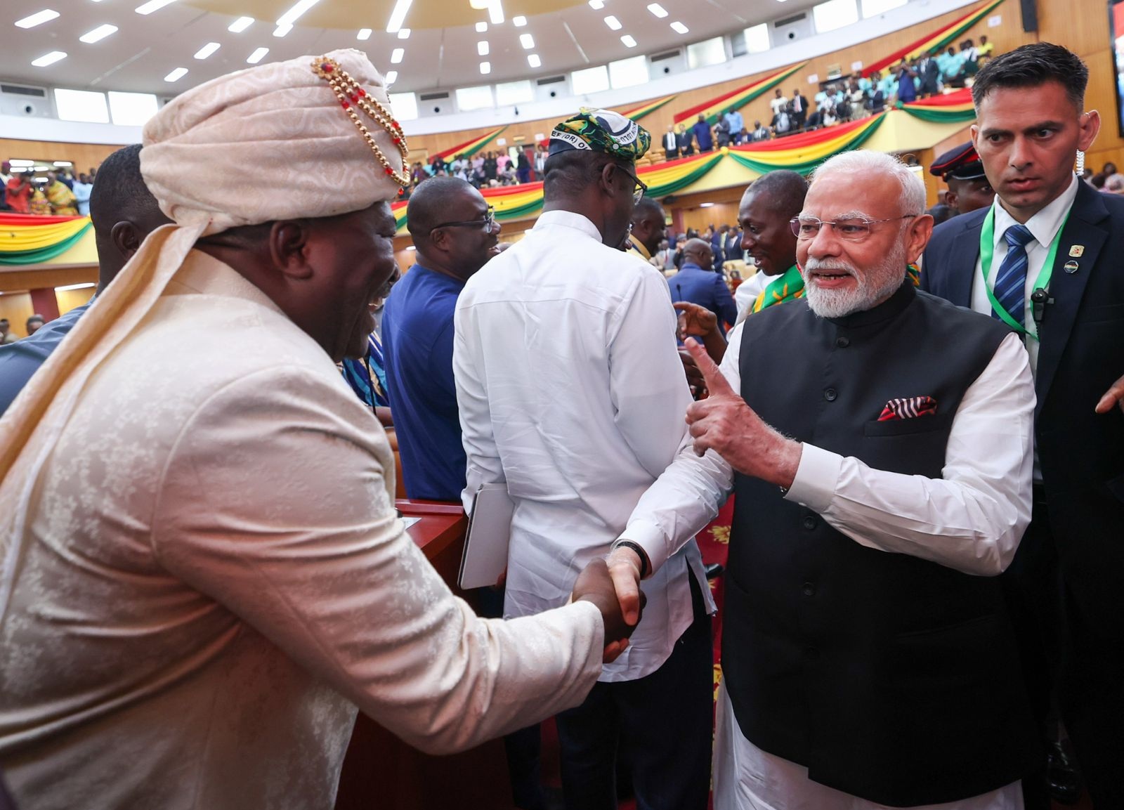 घाना में दिखी भारत की संस्कृति की झलक, भारतीय पोशाक में नजर आए अफ्रीकी सांसद