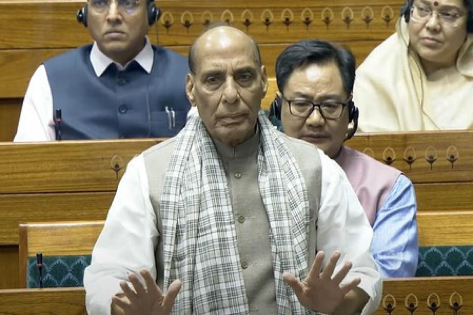 ‘विपक्ष के मुद्दों पर चर्चा को तैयार हूं’, सदन में बोले रक्षा मंत्री राजनाथ सिंह