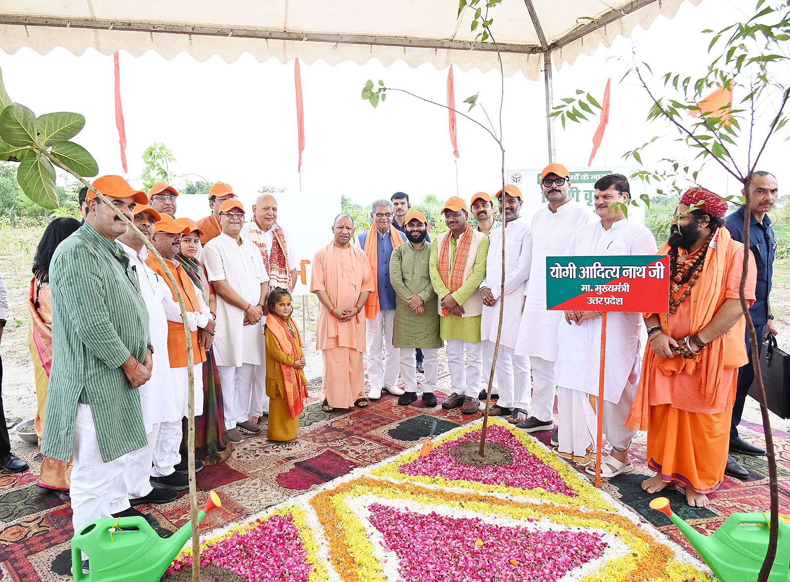 इस साल यूपी में लगेंगे 52 करोड़ पौधे, सीएम योगी ने अयोध्या से किया मेगा अभियान का शुभारंभ