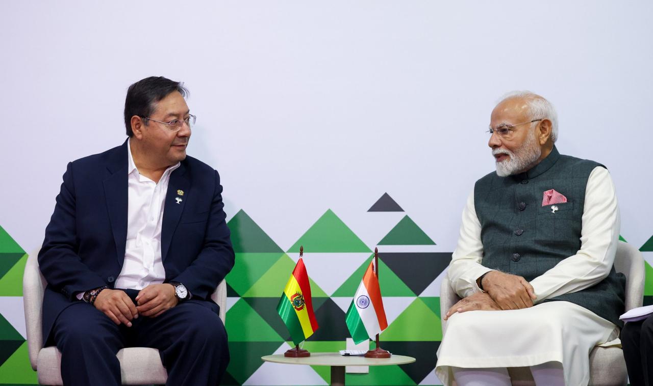 पीएम मोदी ने ब्रिक्स शिखर सम्मेलन के दौरान बोलीविया के राष्ट्रपति से की मुलाकात