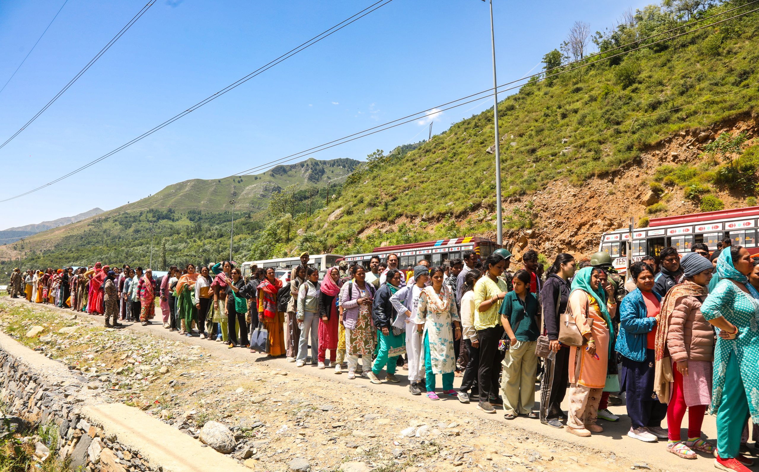 अमरनाथ यात्रा : अब तक दो लाख से अधिक श्रद्धालुओं ने किए बाबा बर्फानी के दर्शन, 6143 का नया जत्था रवाना