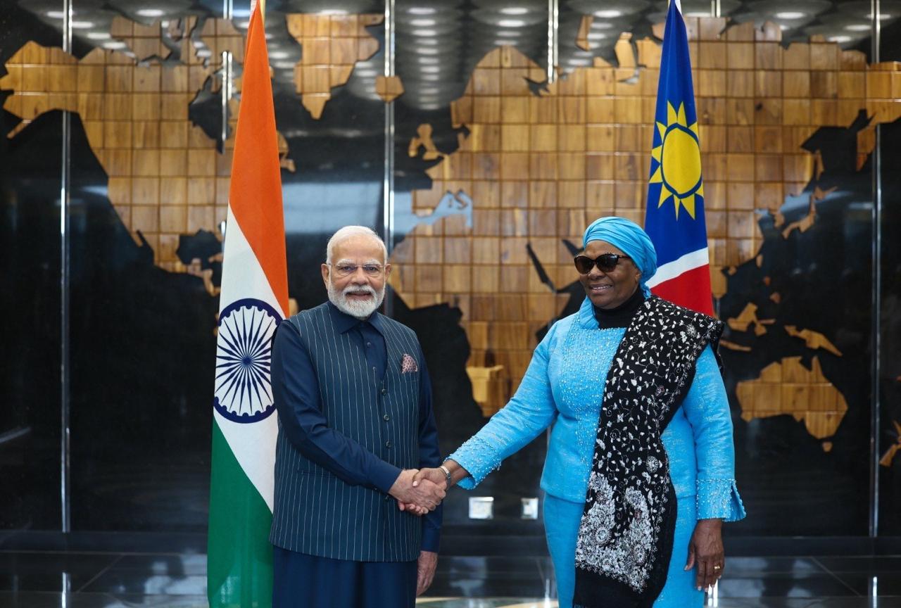 पीएम मोदी ने स्टेट हाउस में नामीबिया के राष्ट्रपति नेटुम्बो नंदी-नदैतवाह से की मुलाकात