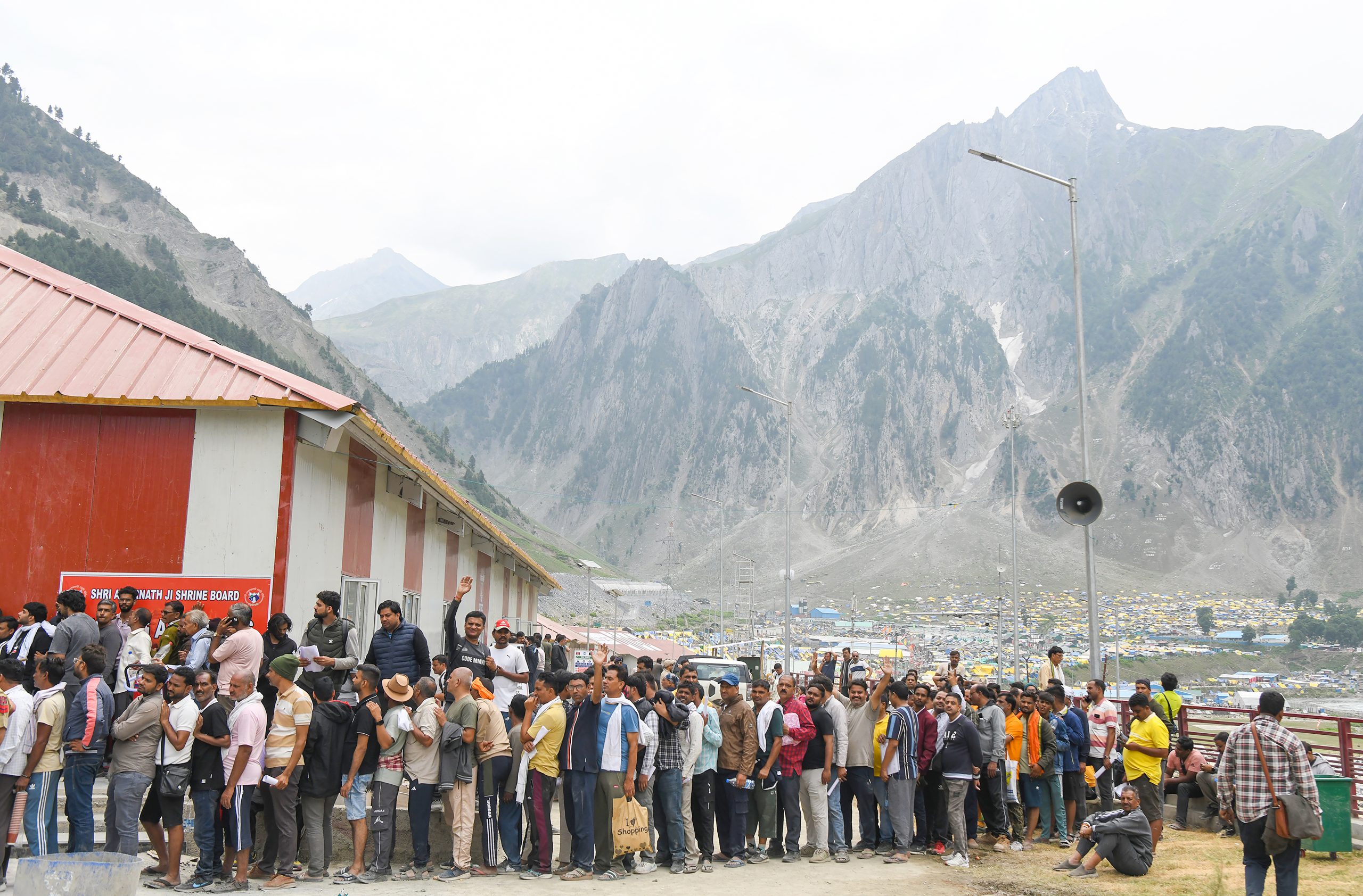 Another batch of Amarnath pilgrims leaves Srinagar for Baltal amid tight security