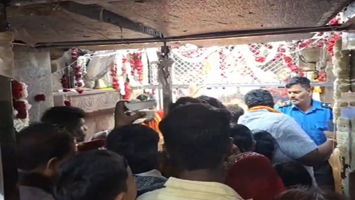 सावन के पहले दिन उज्जैन से देवघर तक उमड़ा शिवभक्तों का सैलाब, मंदिरों में गूंजे ‘हर-हर महादेव’ के जयकारे