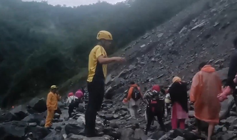 SDRF rescues 40 devotees stranded due to landslide in Uttarakhand’s Sonprayag