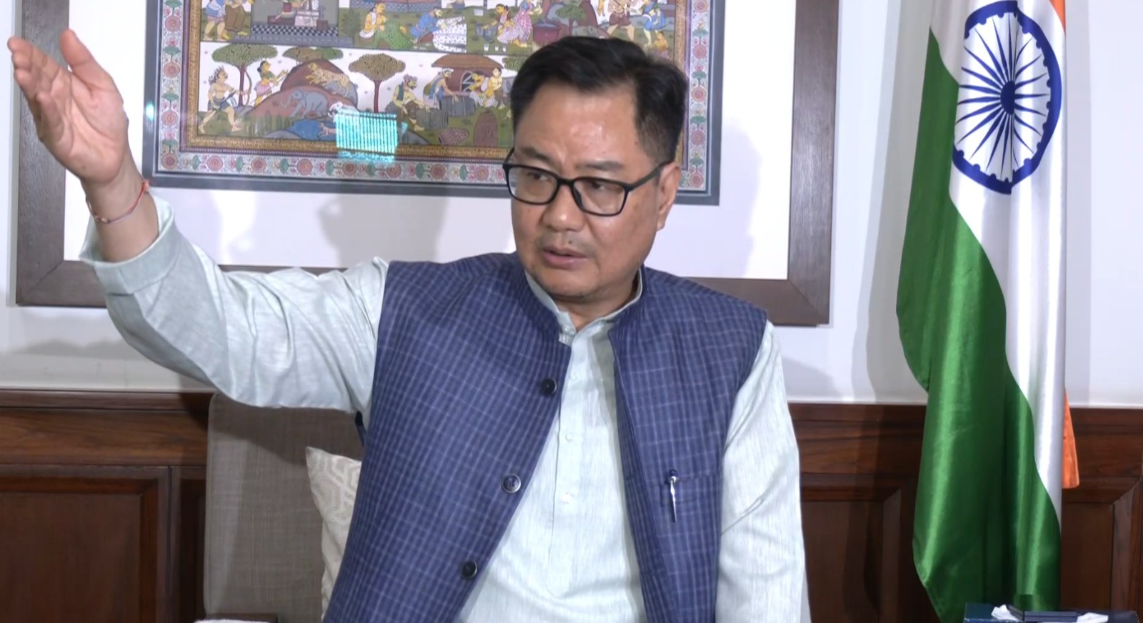 राहुल गांधी का भारत विरोधी बयान देना सही नहीं : किरेन रिजिजू