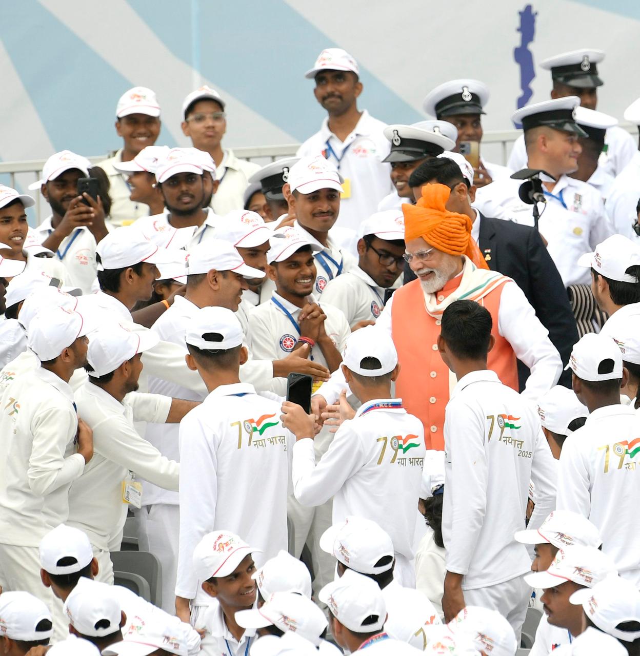 103 मिनट का लंबा भाषण देने के बाद एनसीसी कैडेट्स से मिले पीएम मोदी, उत्साहित युवा बोले- हमारे लिए ये अविस्मरणीय