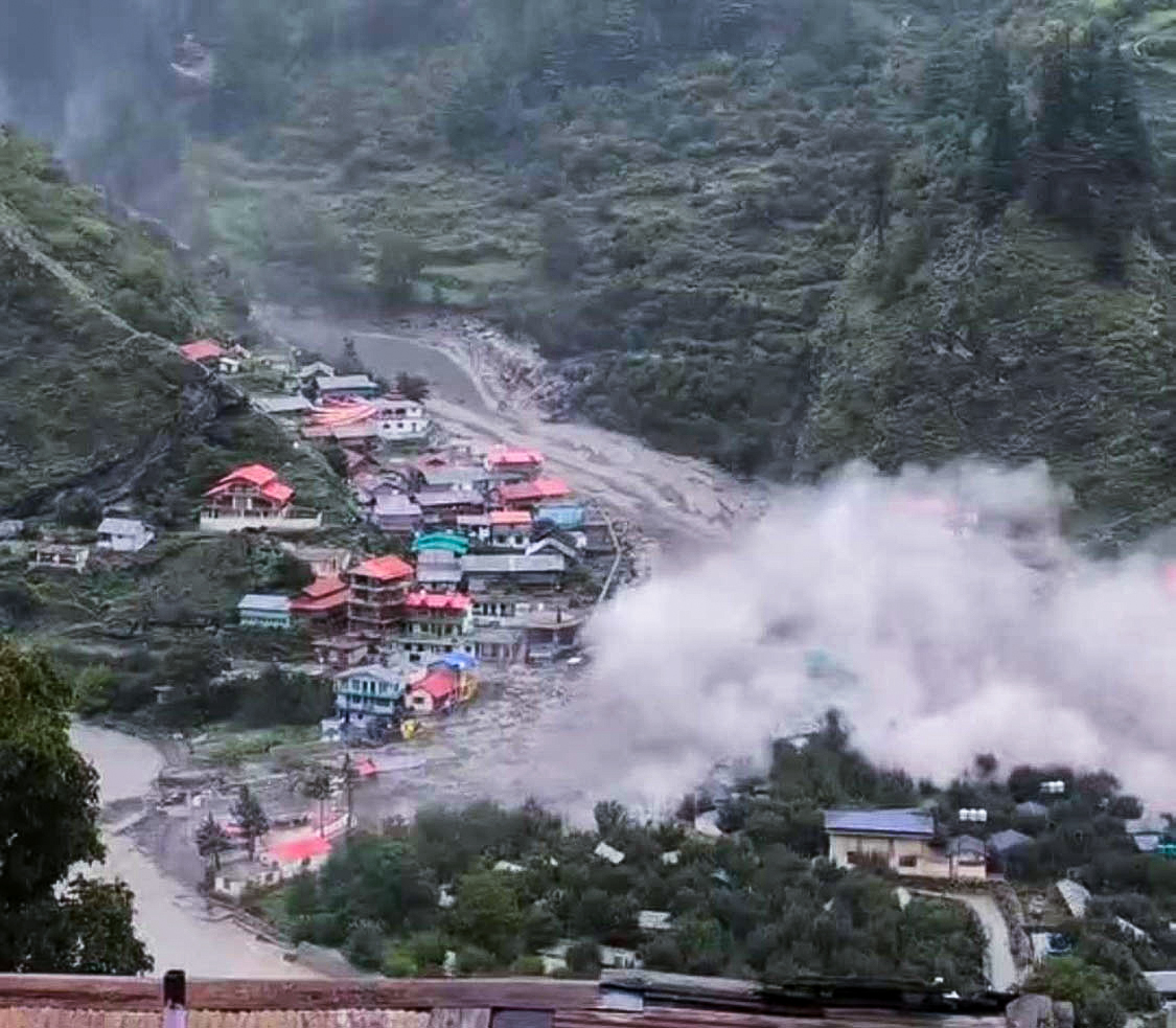 प्रधानमंत्री मोदी ने मुख्यमंत्री धामी से धराली आपदा में राहत कार्यों की ली जानकारी, मदद का दिया भरोसा
