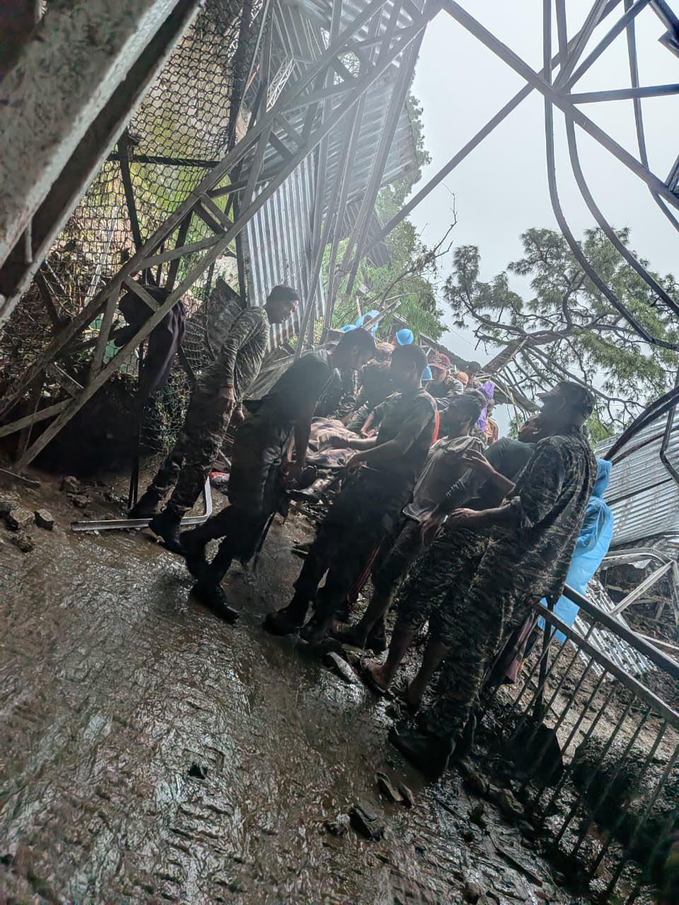 भारतीय सेना की व्हाइट नाइट कोर ने भूस्खलन के बाद वैष्णो देवी, कटरा में राहत अभियान चलाया