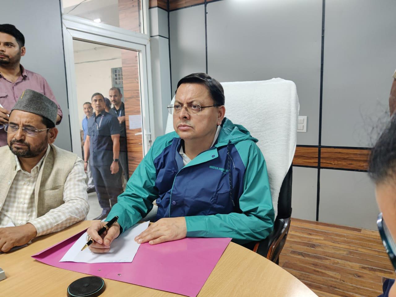 उत्तराखंड : संकट की घड़ी में स्वास्थ्य सुविधाओं को दुरूस्त करने के निर्देश, सीएम धामी की अधिकारियों संग बैठक