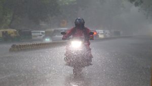 दिल्‍ली-एनसीआर में अनोखा मौसम, अगस्त की सुबह ने कराया दिसंबर का एहसास