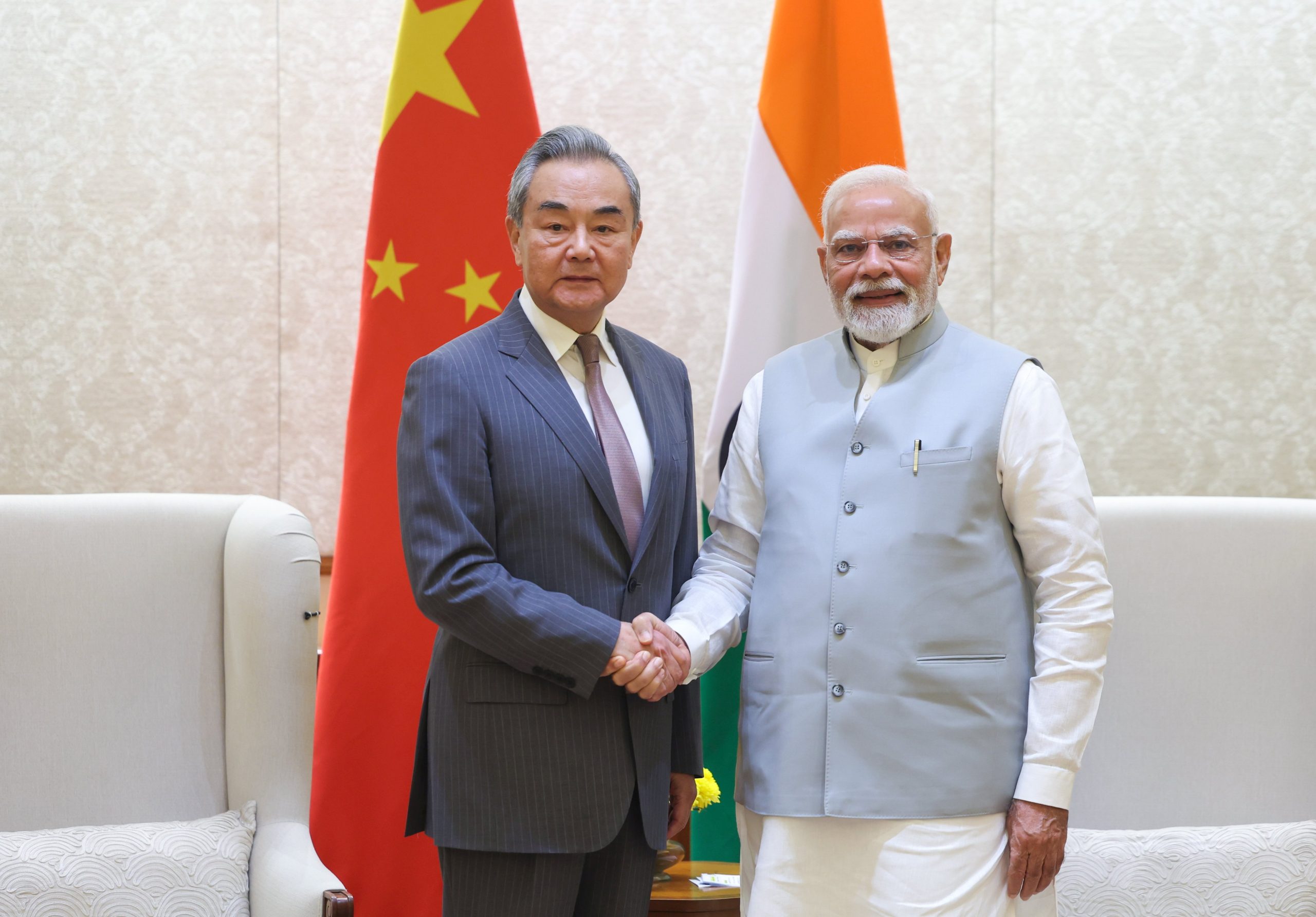 भारत-चीन संबंधों पर पीएम मोदी और वांग यी की अहम मुलाकात, तियानजिन में शी जिनपिंग से मिलने की तैयारी