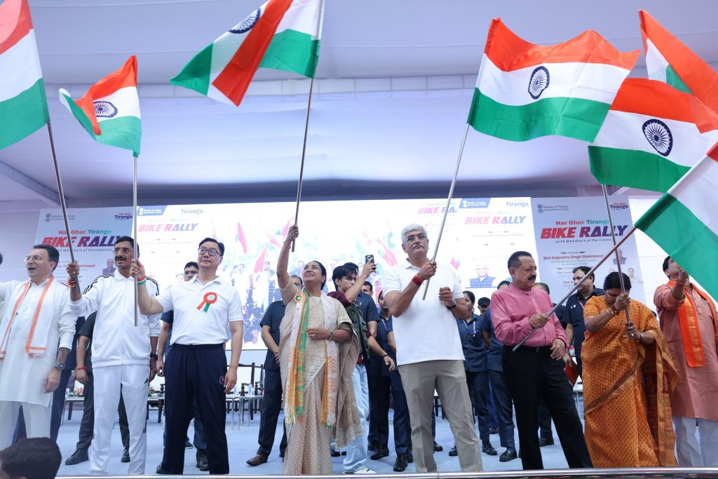 New Delhi: Rekha Gupta Joins Har Ghar Tiranga Bike Rally