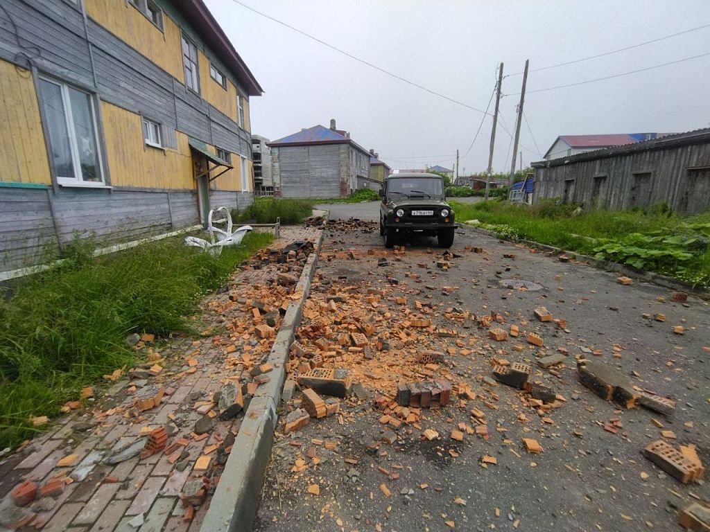Russia cancels tsunami warning for Kamchatka after quake, dormant volcano erupts