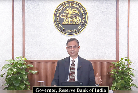 वैश्विक अनिश्चितताओं के बीच RBI का तरलता प्रबंधन रहेगा सक्रिय: गवर्नर मल्होत्रा