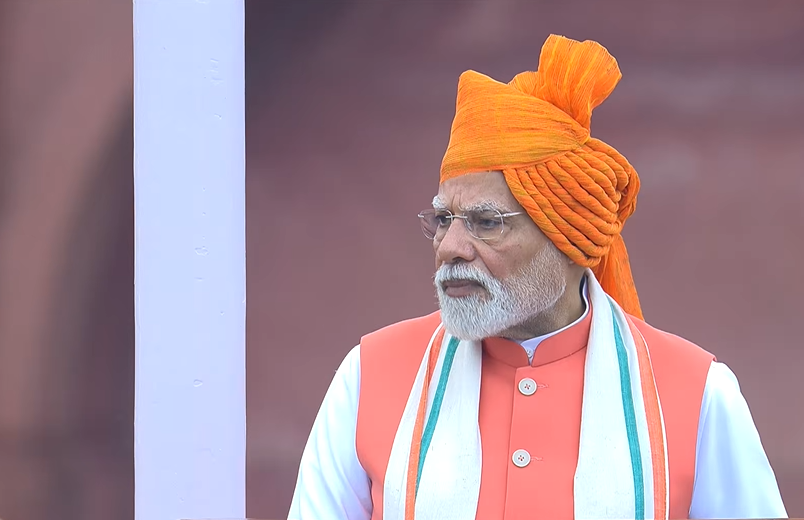 पीएम मोदी ने लाल किले से देश को संबोधित किया, बोले- अनुच्छेद 370 हटाकर, अपनाया एक राष्ट्र-एक संविधान